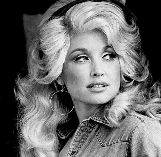 5 Facts About The Incredible Life of Dolly Parton