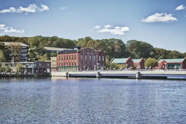 22. Riverside, Connecticut (Average Household Income: $309,401)