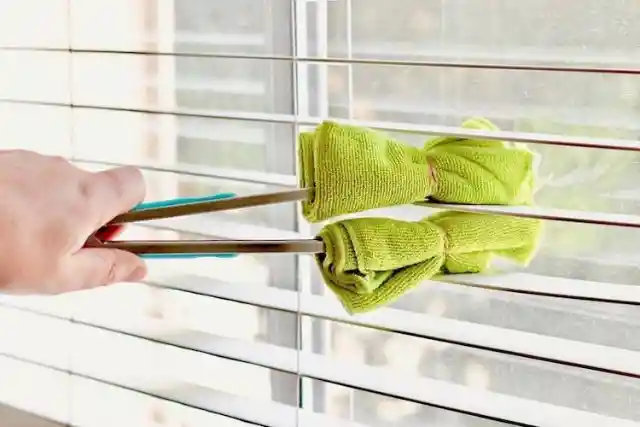 DIY Dusty Blinds Cleaner