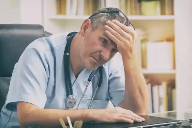 Nurses and Doctors Reveal Their “They Never Taught This In School” Moments