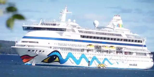 Cruise Ship Workers Open Up About What Happens Behind The Scenes