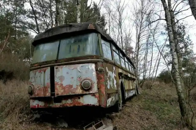 Son Inherits Dad’s Abandoned Trailer – Discovers Father’s Untold Secret