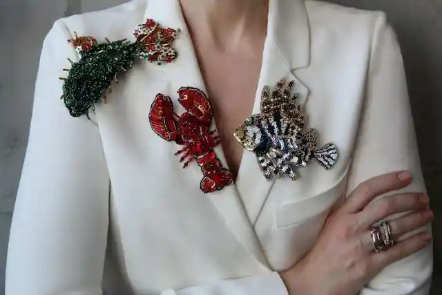 Brooches – Popularized in 1940s