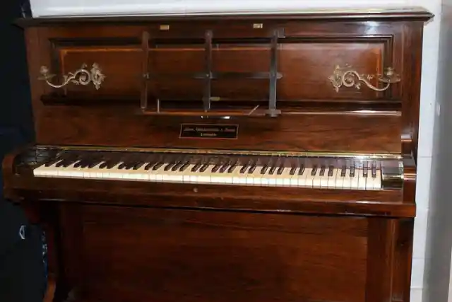 Gold Sovereign Coins Inside Piano – Est. Value: $400,000-$600,000