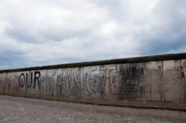 The Details Of How The Berlin Wall Was Built