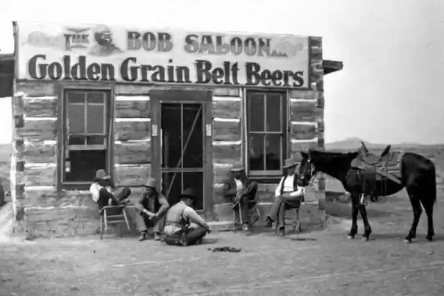 Saloon Girls