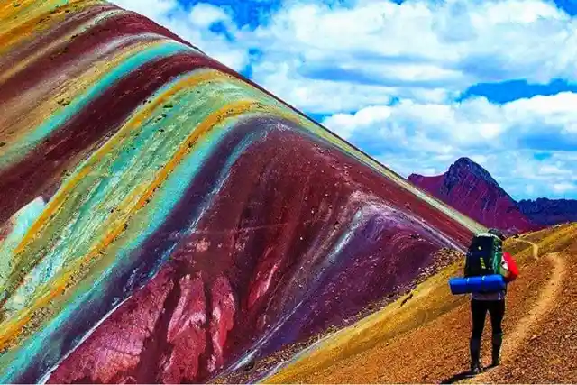 20. LA MONTAÑA DE LOS SIETE COLORES IN PERÚ