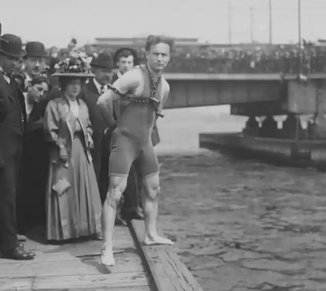 The Time The Germans Sued Harry Houdini