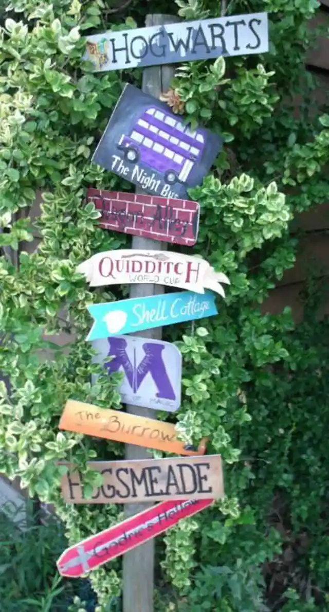 18. Hogwarts Signs