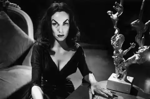 Dig Me Later, Vampira