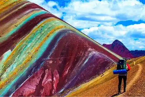 20. LA MONTAÑA DE LOS SIETE COLORES IN PERÚ