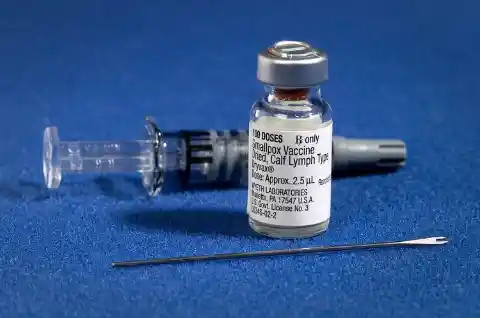 1965: Bifurcated Needle for Smallpox Vaccine