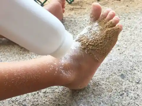 Baby Powder for Removing Sand