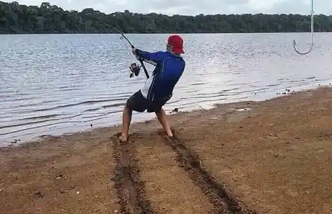 Barefoot Sand-Skiing