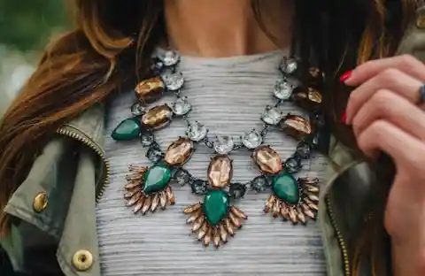 Statement Necklaces – Popularized in 2000s